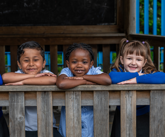 Summerville primary school photography - three students leaning on fence